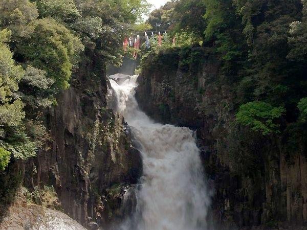 Nanataki Falls