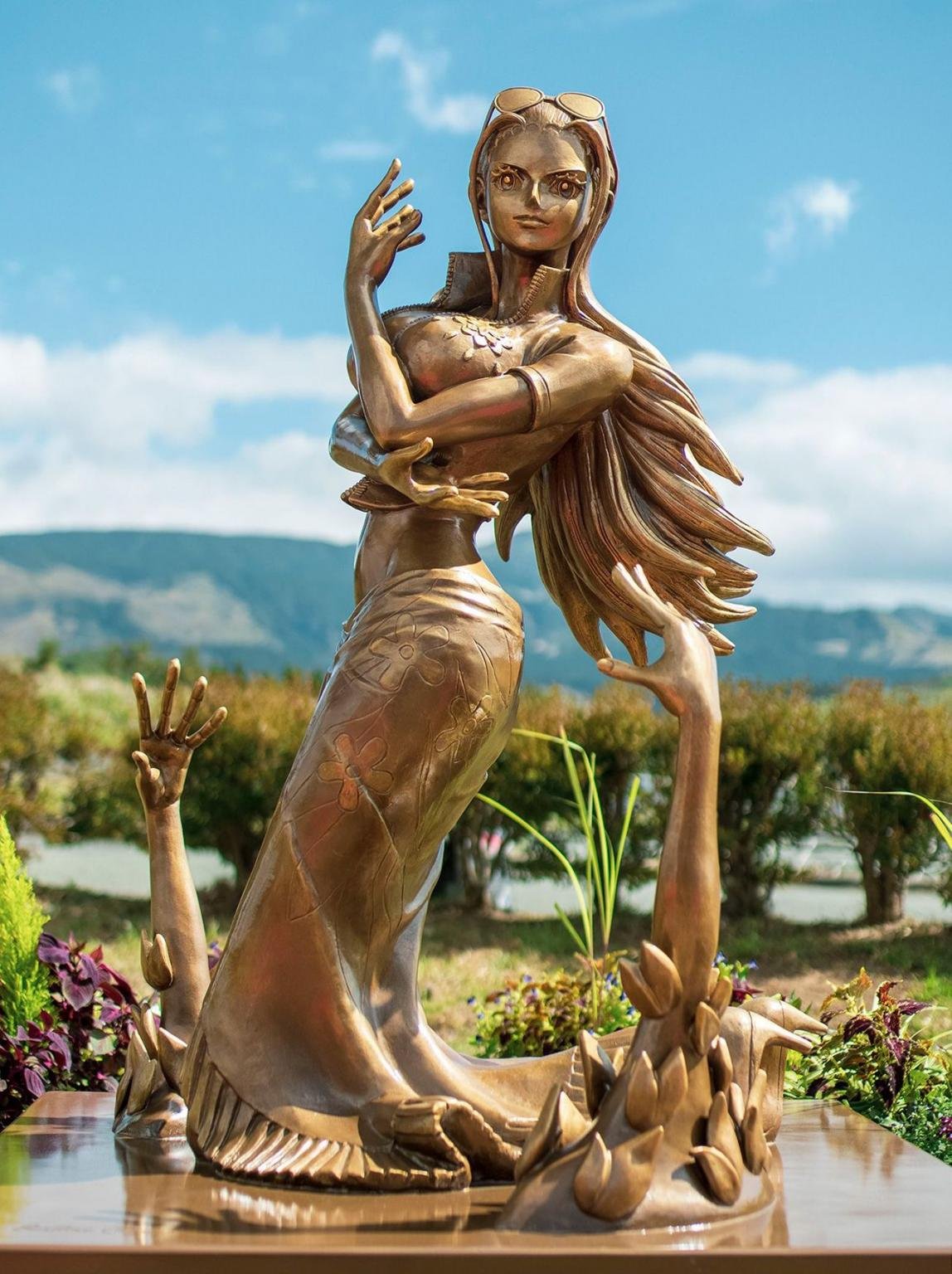 Robin Statue