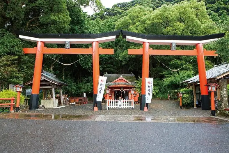 Suwa Shrine Heiritsu Torii