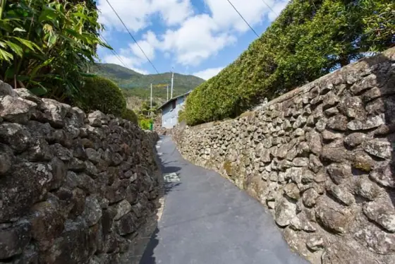 Oto Stone Wall Village