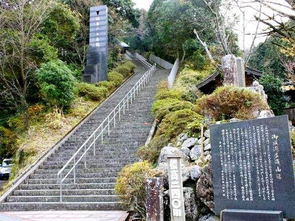Japan's No. 1 Stone Steps (Shakain Misaka Promenade)