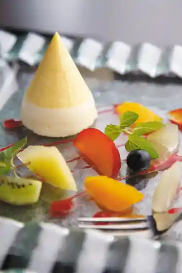 Ryotei no Machi Mitsuke no Shinise (Ryotei Ranchi O Hiru Kaiseki)