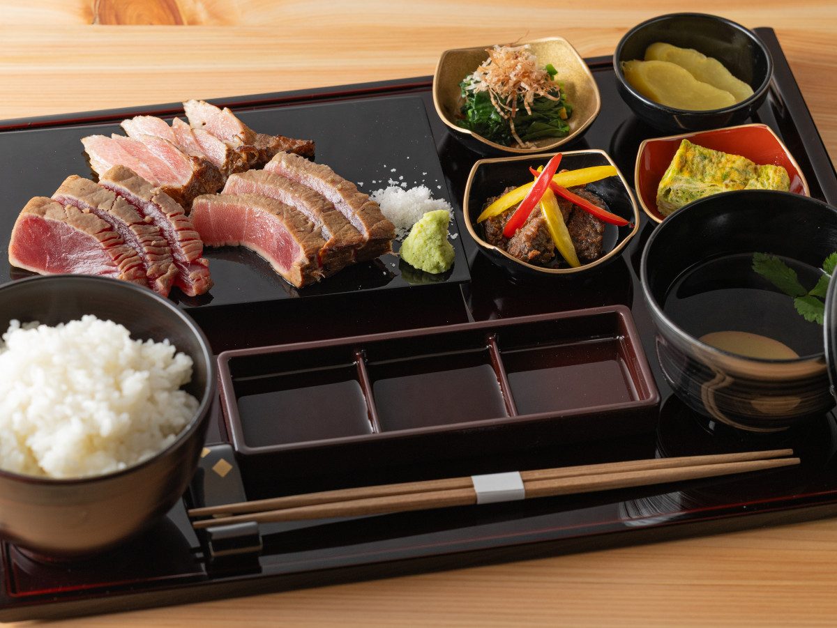 Tuna Straw-Grill Shop