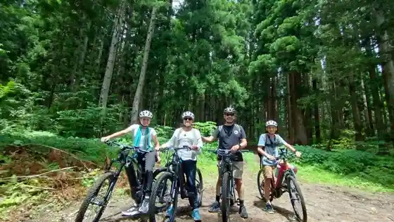 Ofurodo & Zekkei Wo Tanoshi Mu ! Puraibeto E-bike Adobencha
