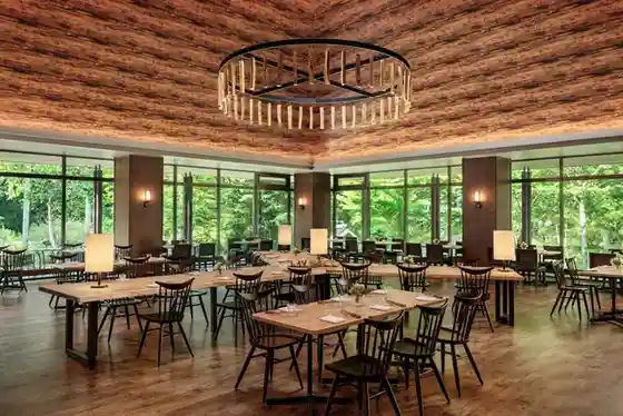 DINING & BAR LAVAROCK