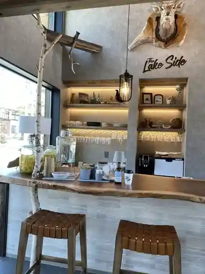 The Lake Side Cafe