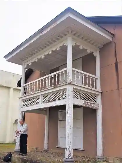 Kyu Nagasaki Gakko no Genkan