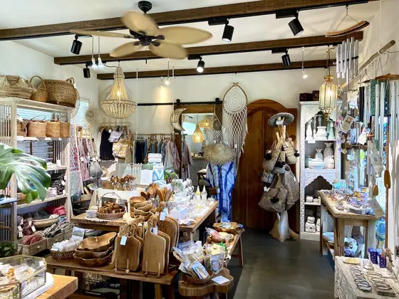 Natural Stone Accessories and Natural Healing Goods Niji no Kakehashi