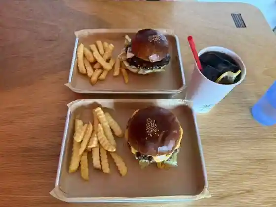 パラダイス バーガーズ