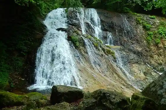 Raitei Falls and Raitei Suspension Bridge