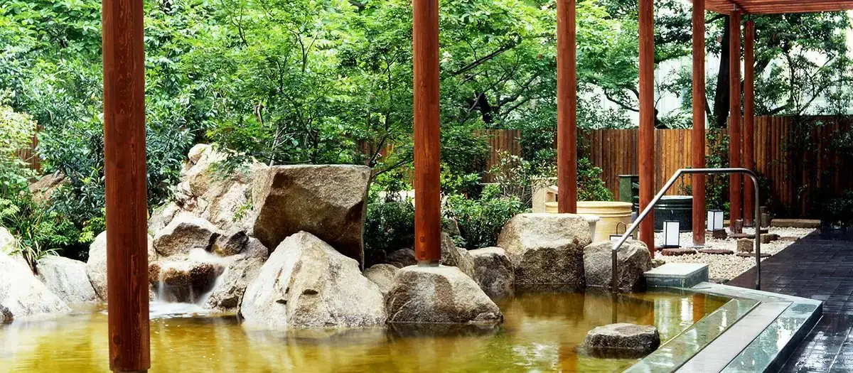 Bade to Tennen Onsen Toyoshima Sono Niwa Baths