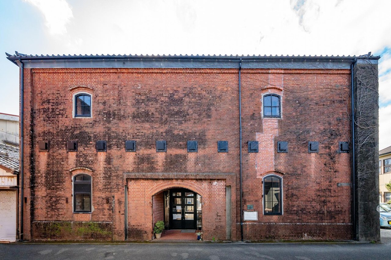 Aburatsu Red Brick Hall (Former Kono Muneyasu Family Warehouse)