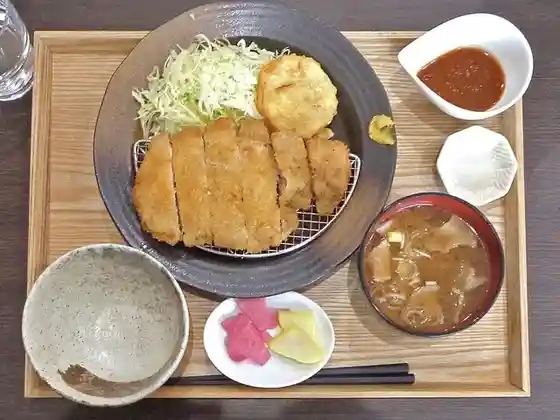 no-ya Chokuei Tsunan Eki Shokudo Eki Naka