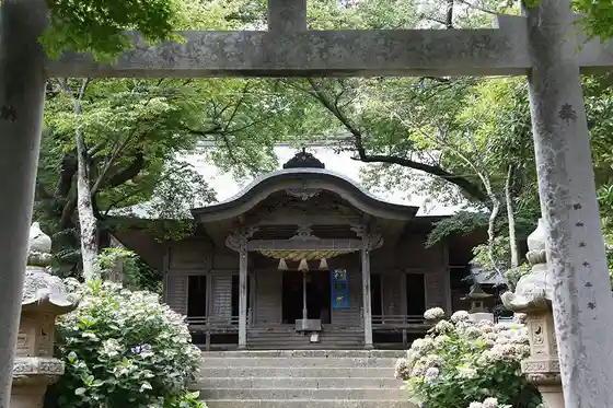 Yura Hi Onna Shrine