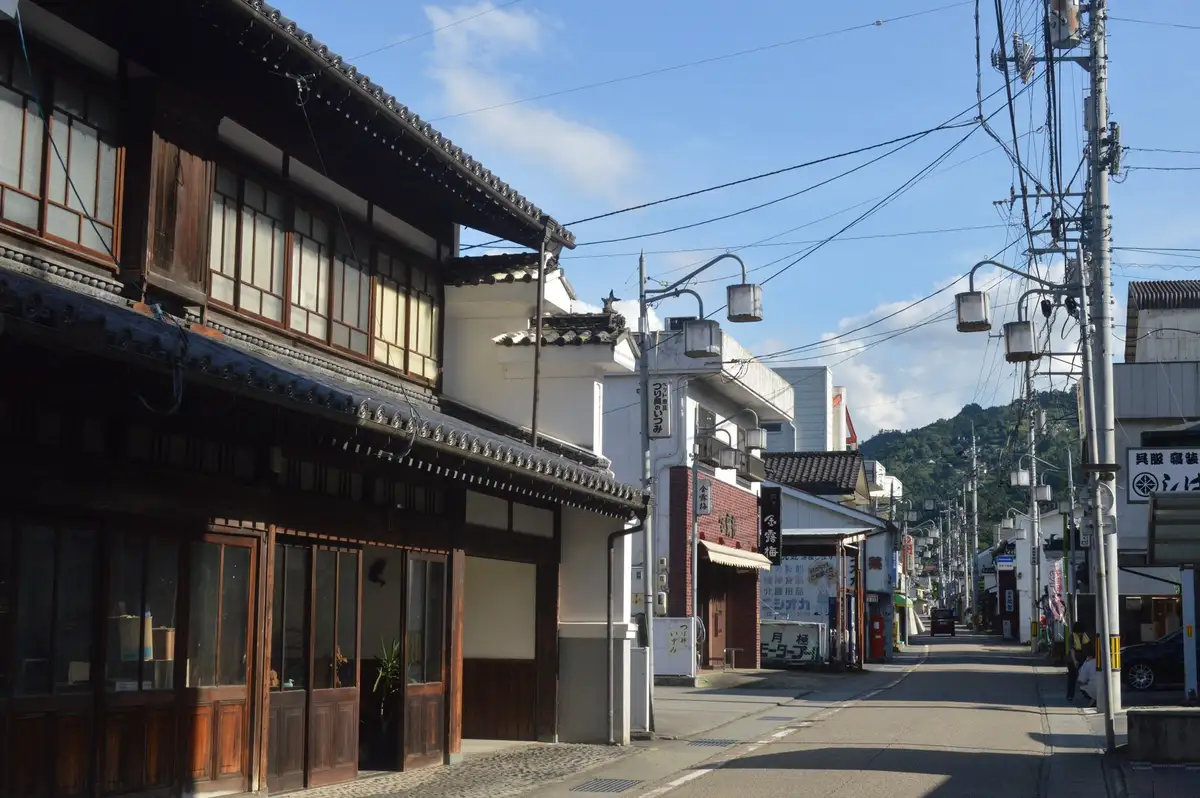 Two-storey udatsu townscape, Sadamitsu, Tsurugi