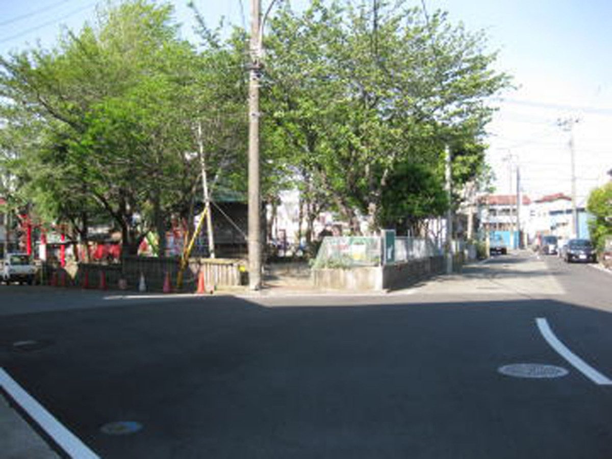 Hojo Inari Shrine and Kawazuishi
