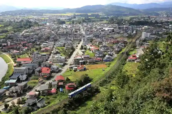 Tate Yama Koen Nipponichi Koen / Hidari Sawa Tate Yamashiro Shiseki Koen