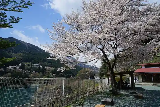 Mura-no-eki (Yui-no-sato)