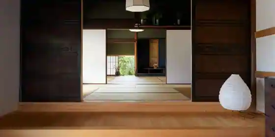 Casa 狐穴 KitsuneAna 和モダンな100年古民家で里山を体験する