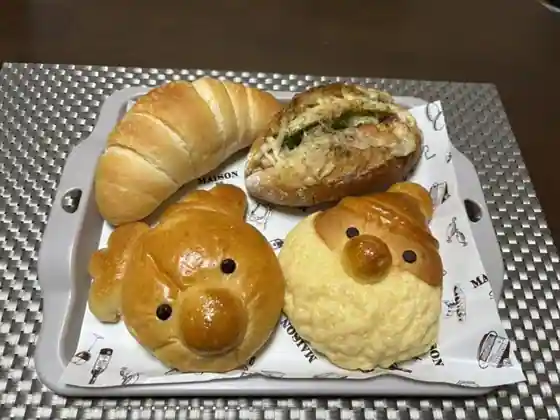 Machi no Chiisana Pan Yasan momo