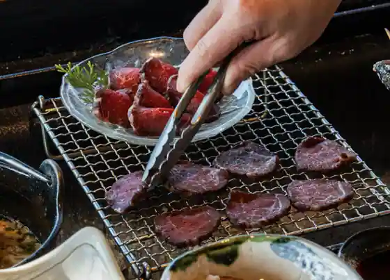 囲炉裏焼きあなみ