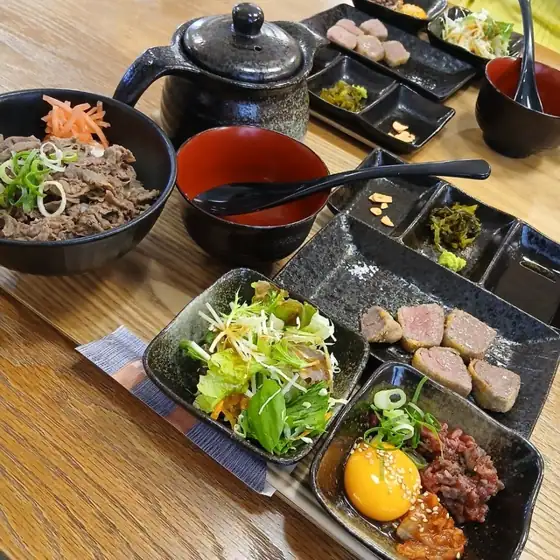肉や食堂inへんざ
