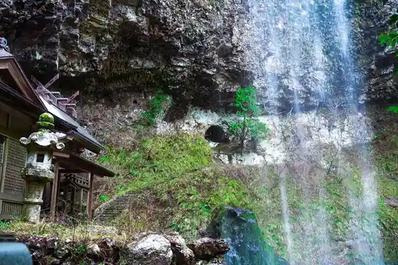Dan Kagami Falls