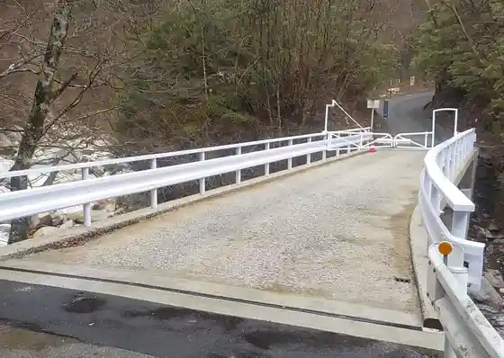 Ina Kawa Damu Ue Tozanguchi
