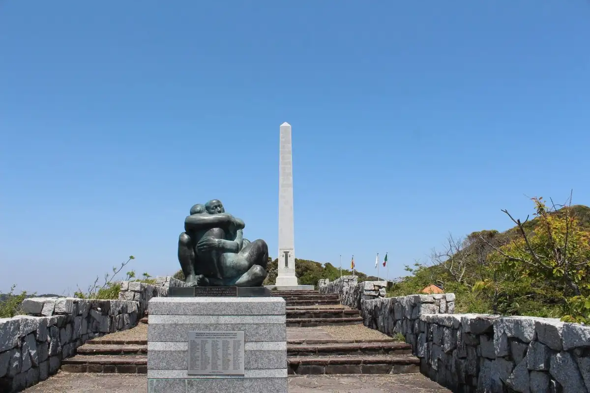 Mekishiko Memorial Park (Nissei Sumi Mikuni Kotsu Hassho Kinen Yuki Hi)