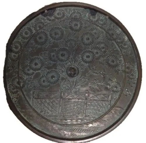 Bronze Mirror with Fence, Two Chrysanthemums and Twin Sparrows Design