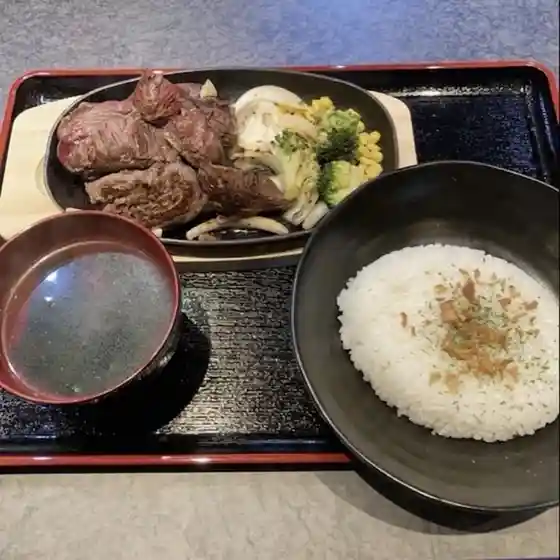 鮨鉄板とりこ