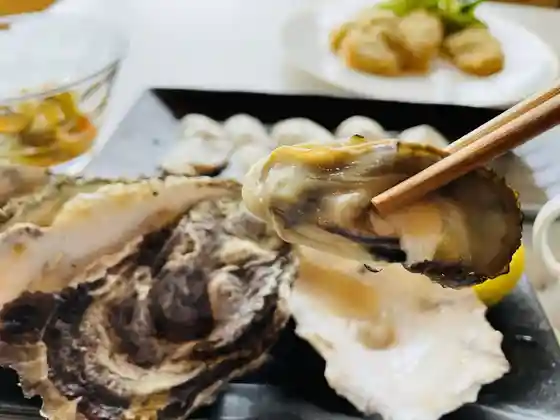 Kamo Mizumi Wo Ichibo Dekiru Oshare Na Kafe De Kaki Ryori no Furukosu Wo Meshi Aga Re ♪