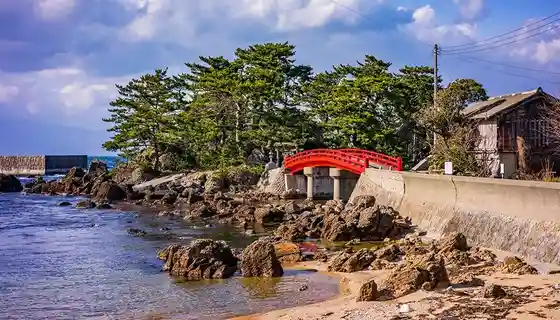 Tsu Kami Shrine