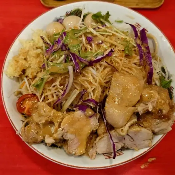Ramen Taka no Me Dokkyo Daigakumae Main Store