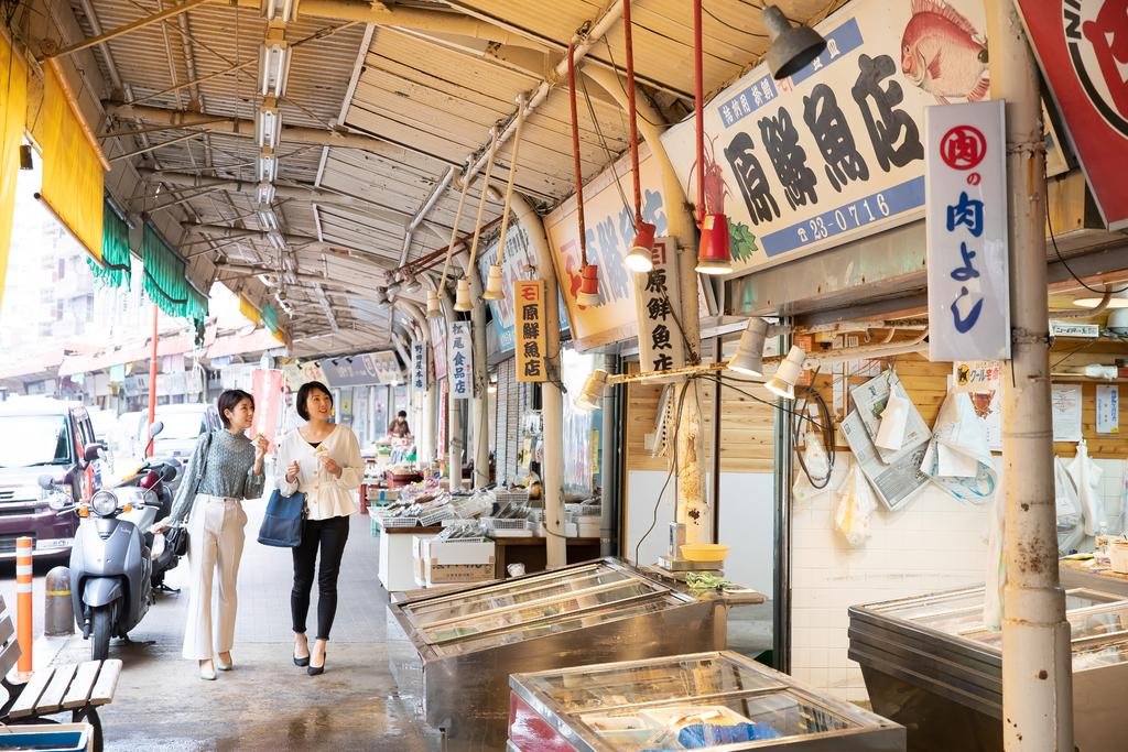 Too Market and Tunnel Alley