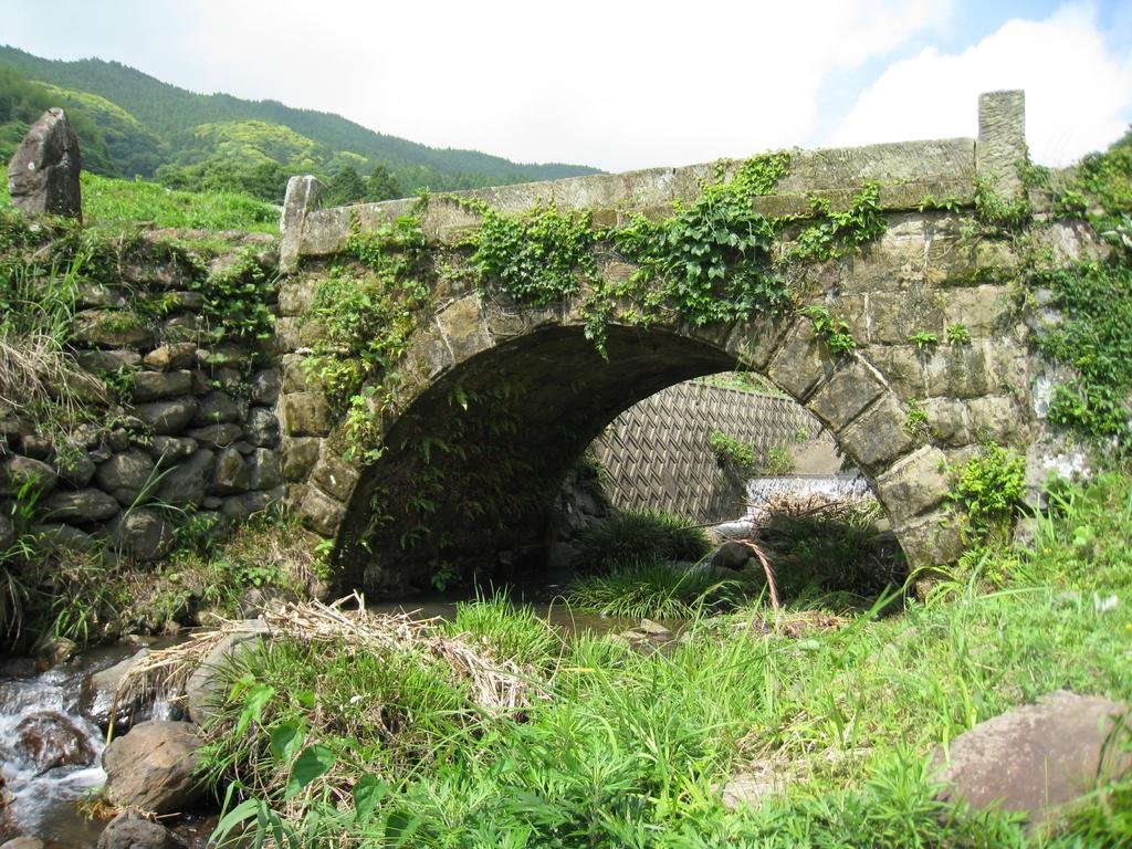 Sechibaru-Yoshii Stone Bridge Group