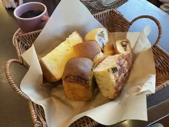 Iwa Iwa Kohi Bread To Kohi Chokubai Tokoro