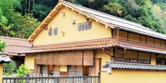 Iwami Ginzan No Tatazumu Yado Yuzuriha