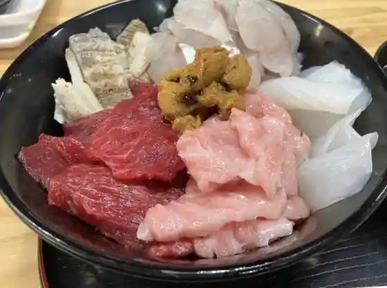 塩釜仲卸市場 マイ海鮮丼コーナー