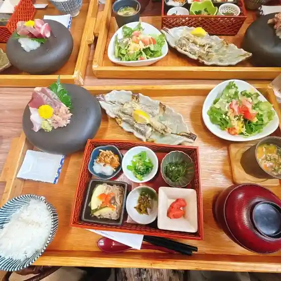 人と木