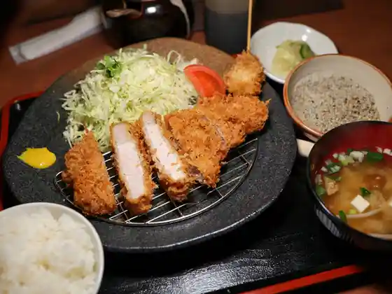 とんちん館