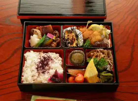 Echigo Gono no Kan Tsubaki Kotobukiso Ranchi
