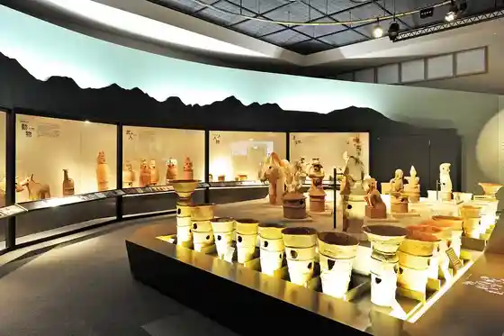 Hodota Burial Mounds and Kamitsuke no Sato Museum
