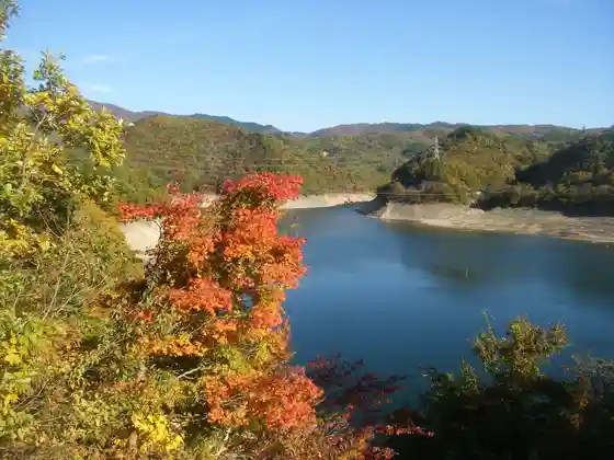 Autumn Leaves at Miboro Dam
