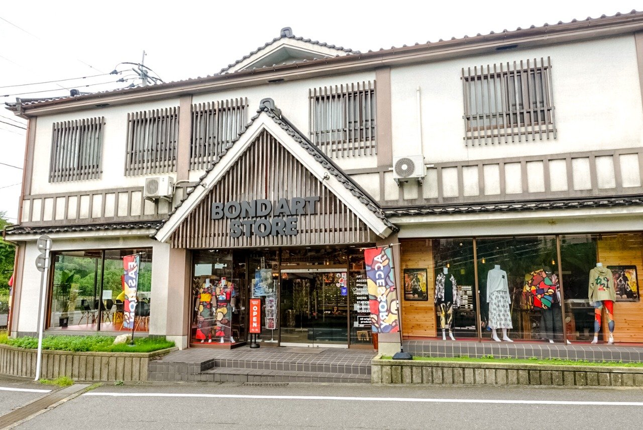 Art Studio Bondoba / Bond Art Store
