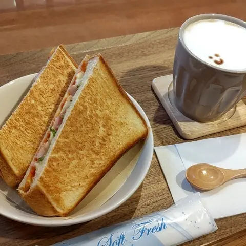 Cafe くも
