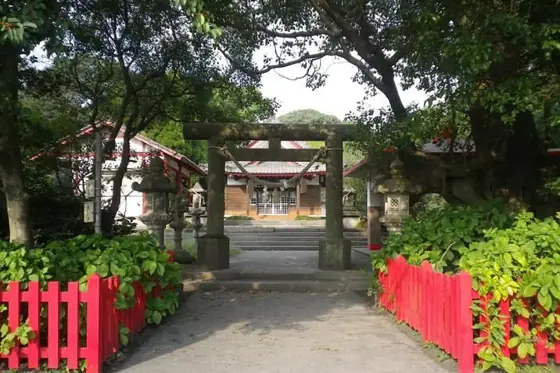 Tenuki Shrine (Kaminomiya Shrine)