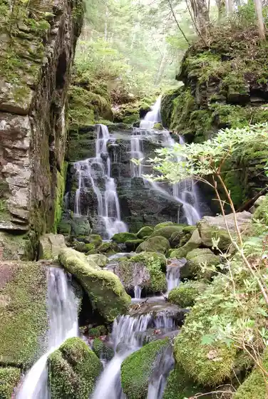 Tade Sen Falls
