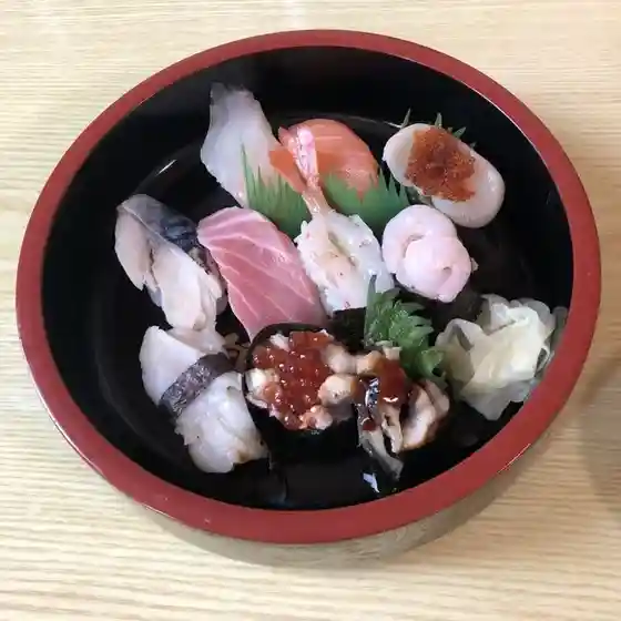 鮨銀鱗