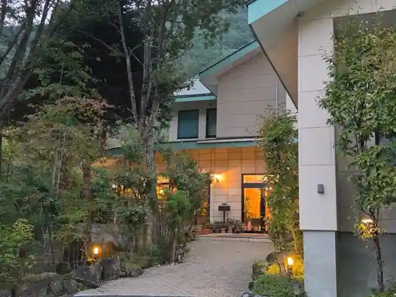 Zenshitsukyakushitsufurotsuki Puchi Hotel Yufiru